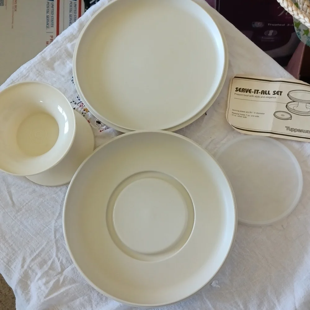 Vintage Tupperware Serve It All Pedastal Set